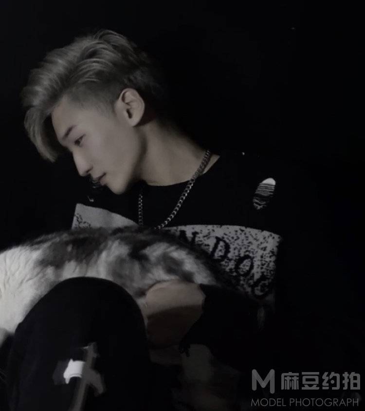 黑白模特