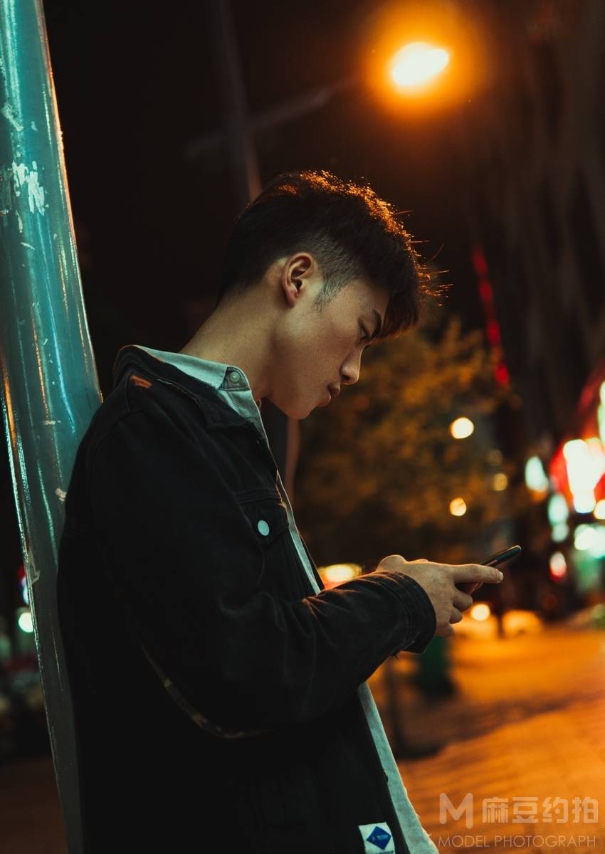 情绪模特