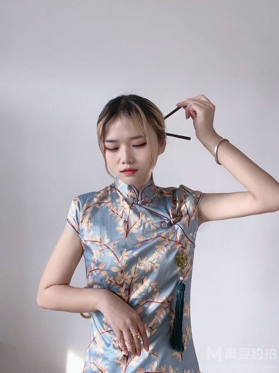 情绪模特