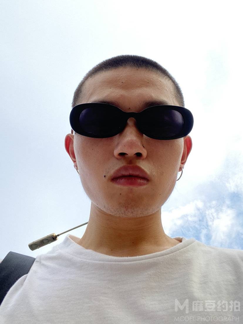 黑白模特