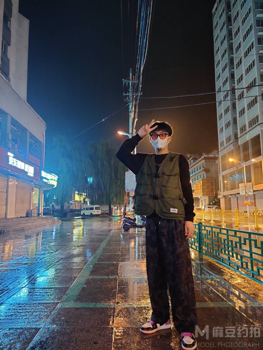 情绪模特