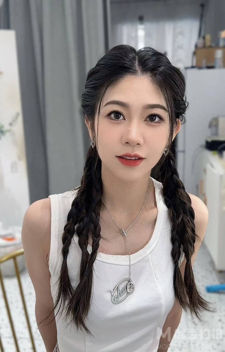 妆容模特