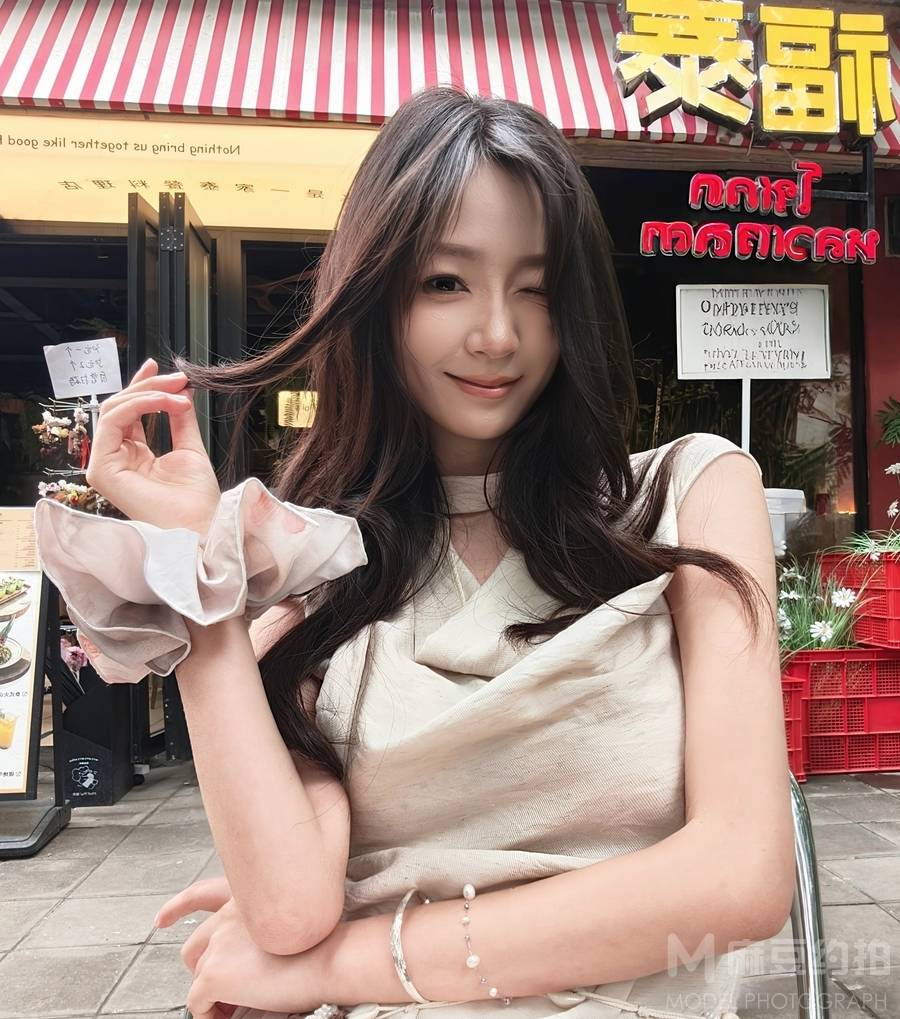 黑白模特