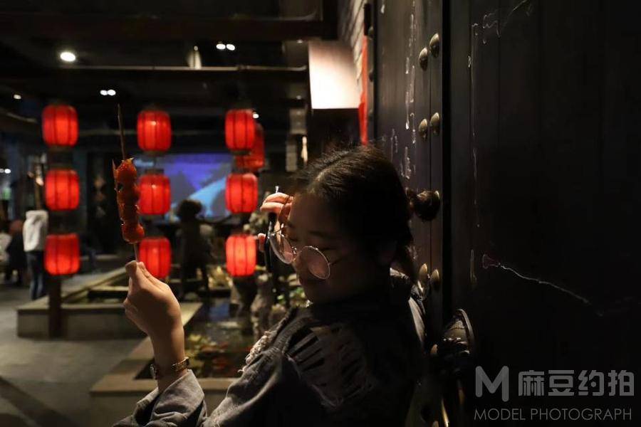 情绪模特