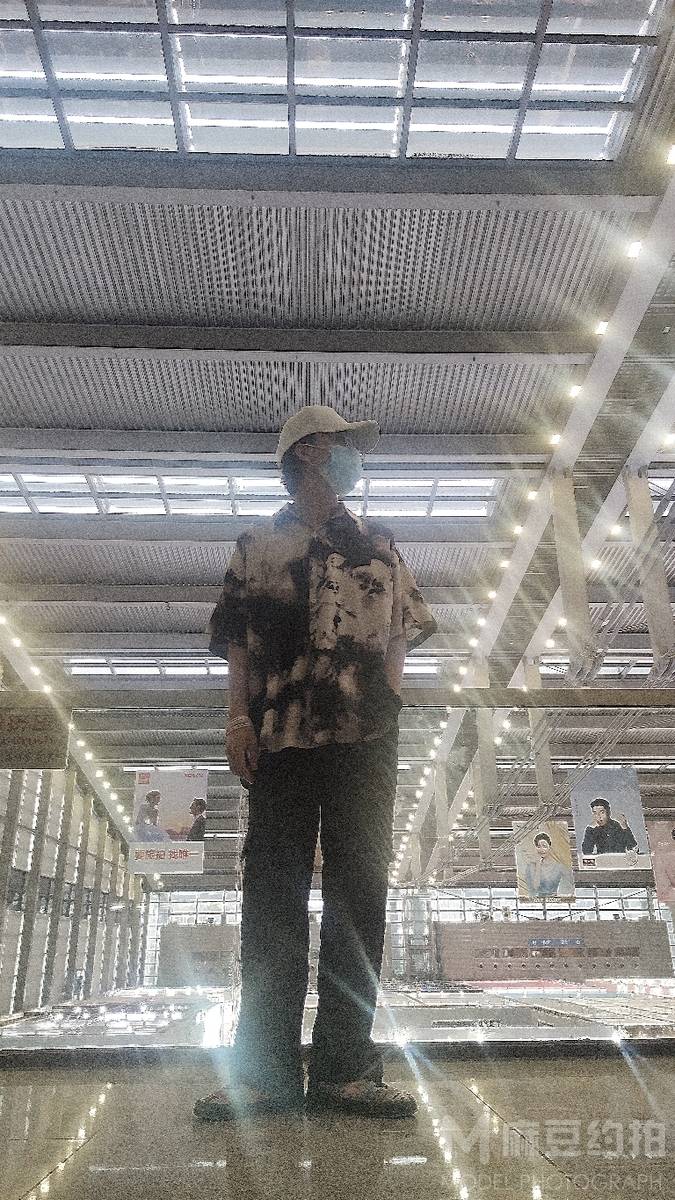 情绪模特