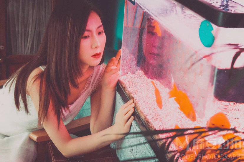 情绪模特