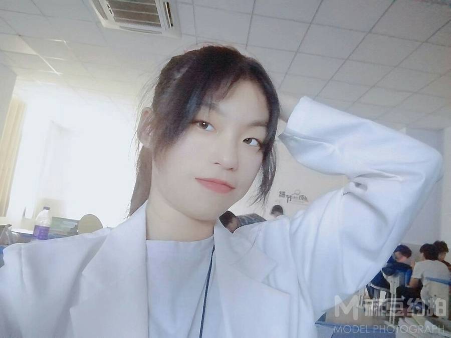 黑白模特