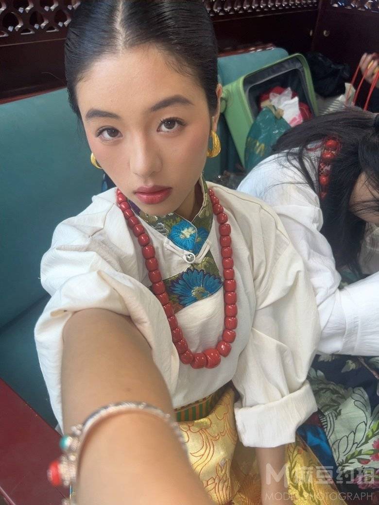 情绪模特