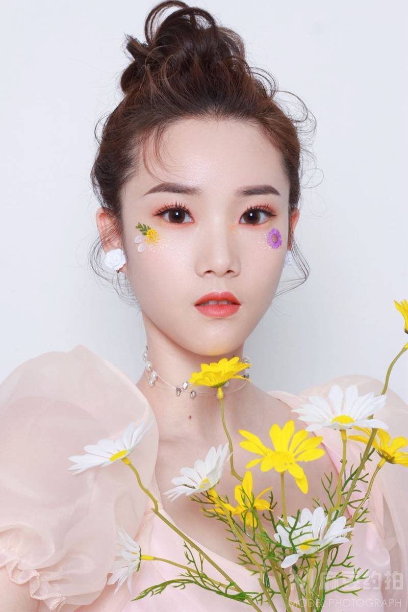 妆容模特