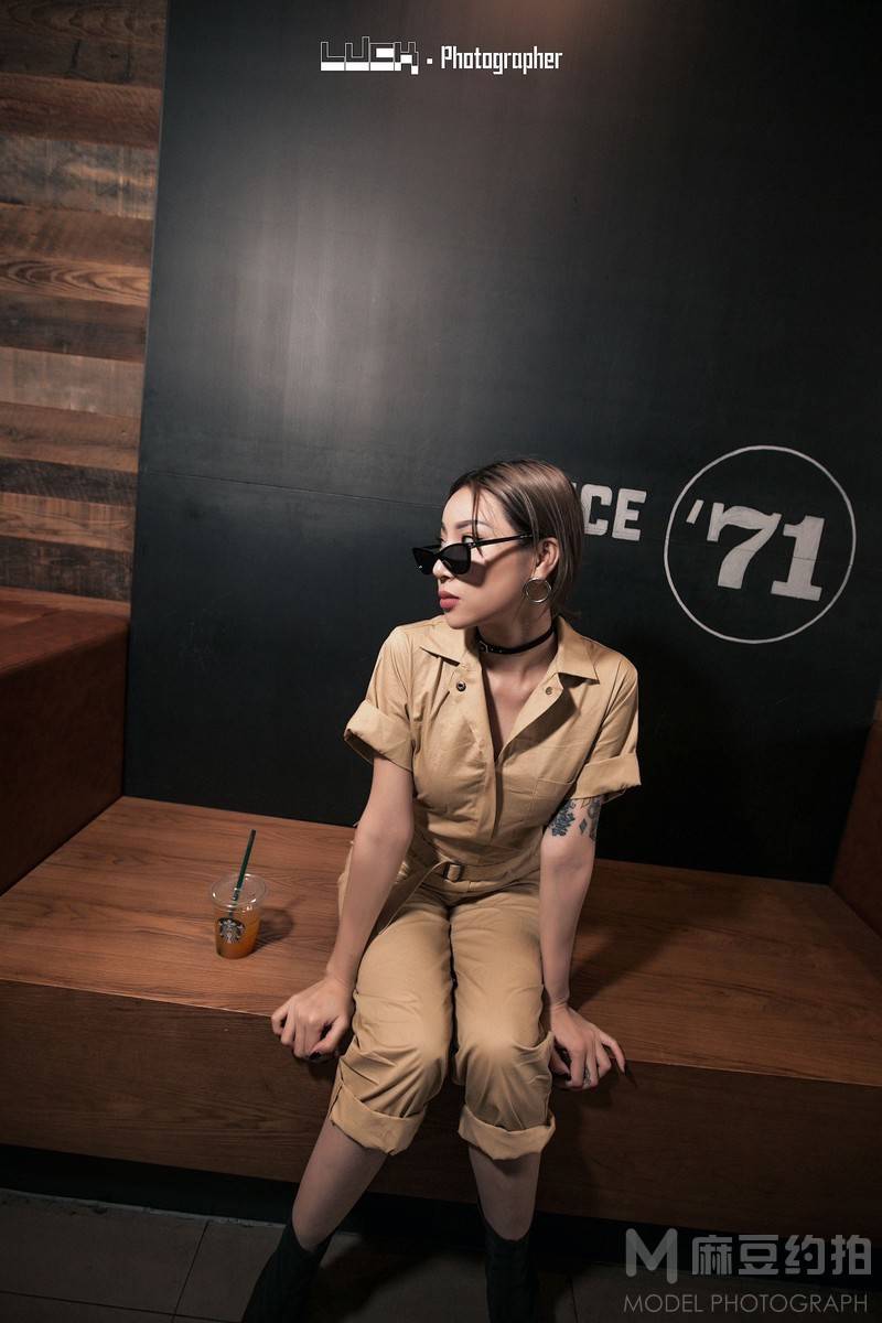 情绪模特