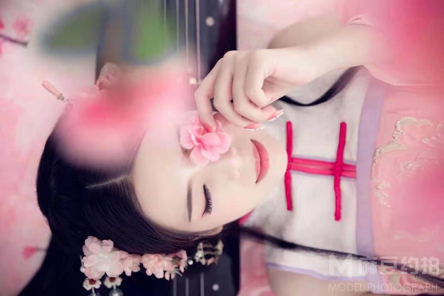 情绪模特