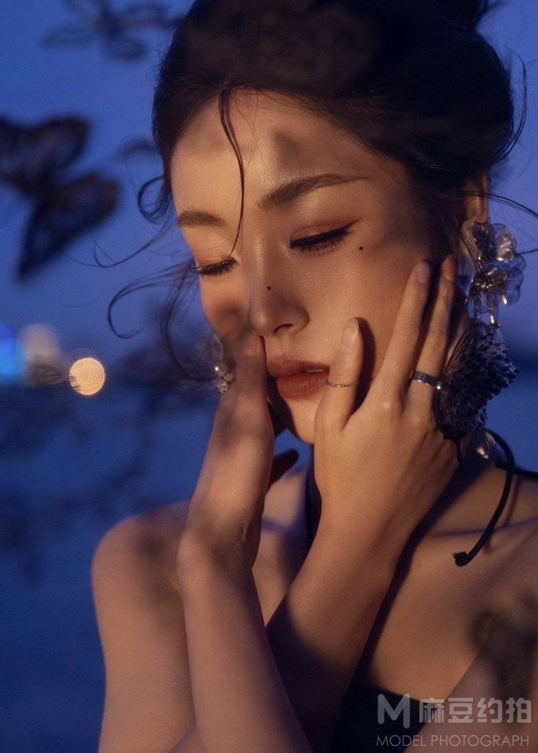 情绪模特