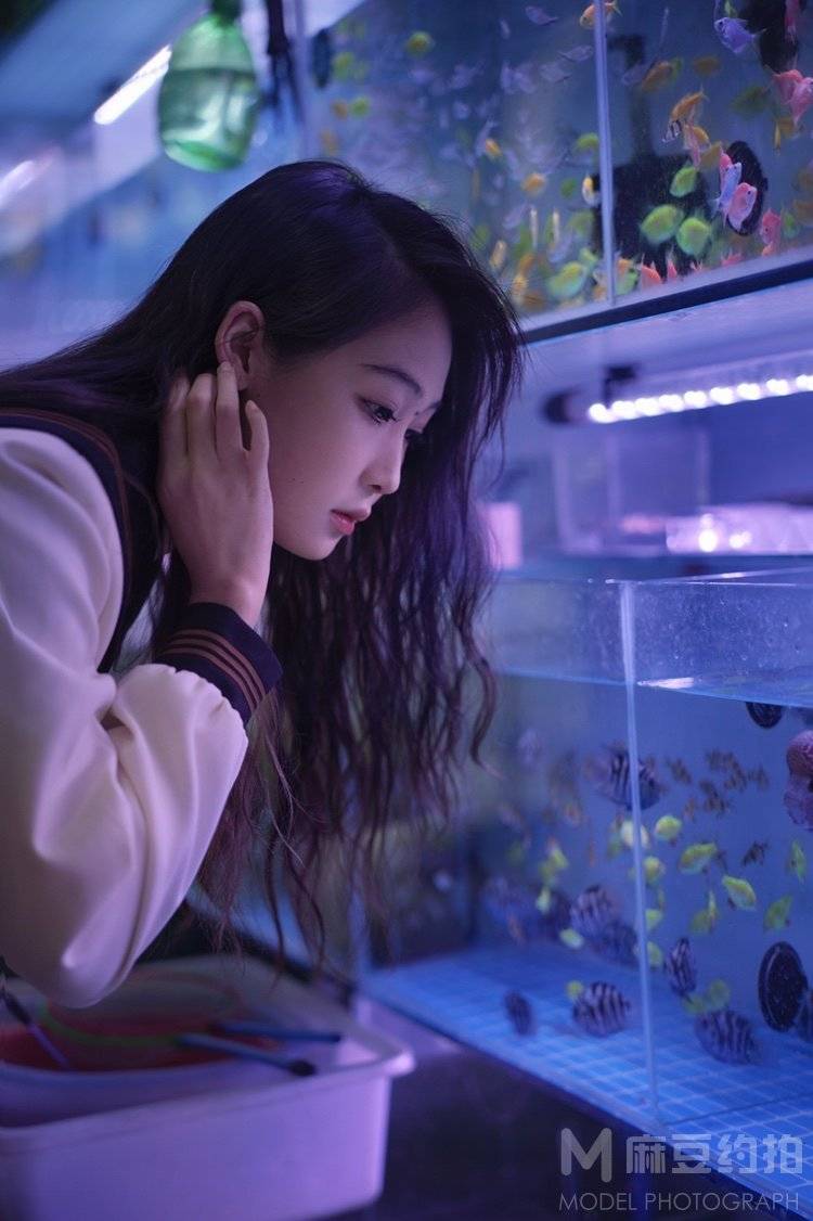 情绪模特