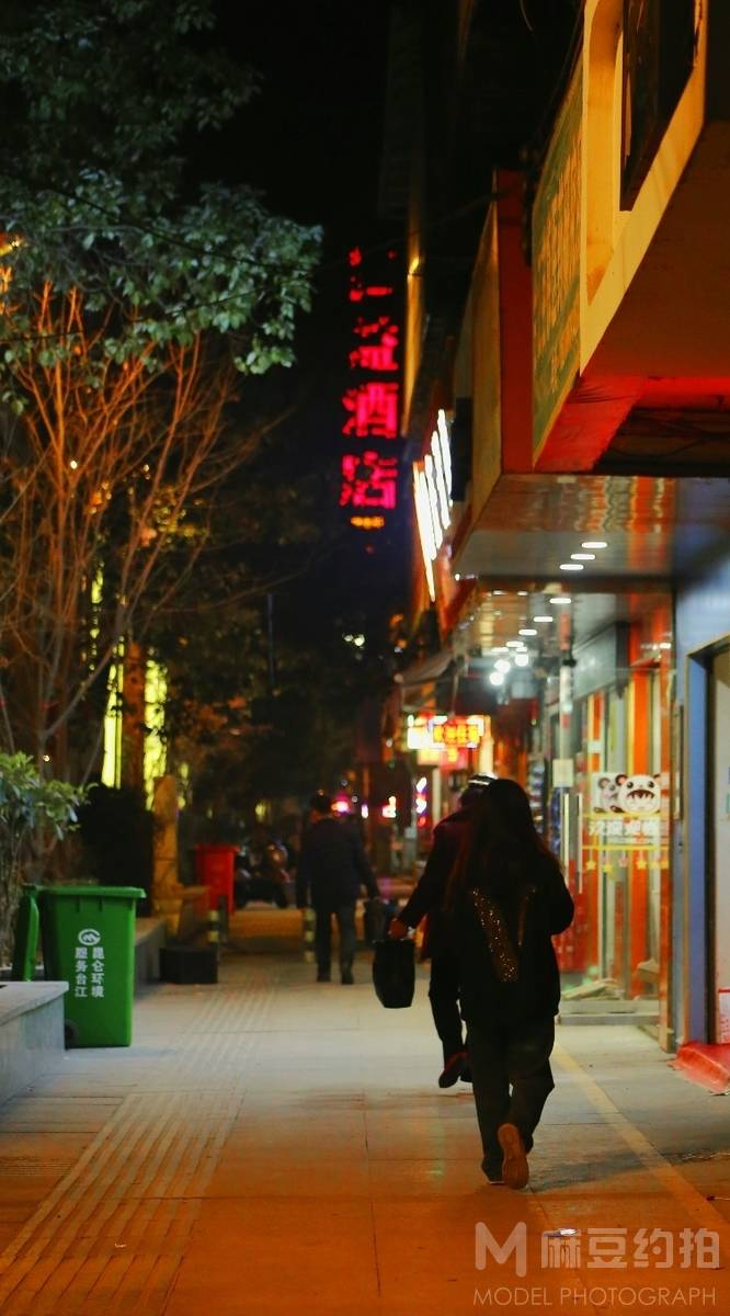 夜景模特