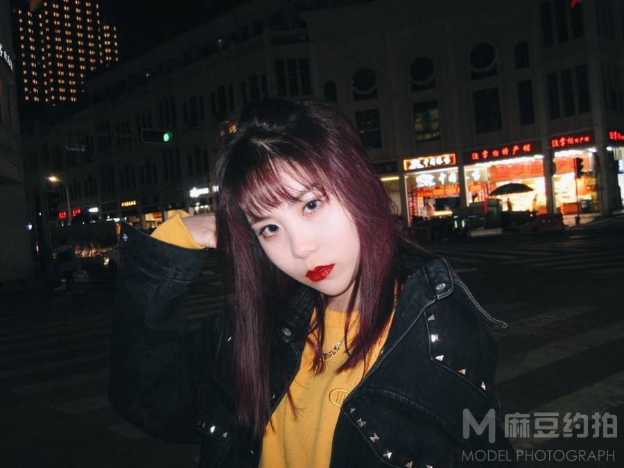 情绪模特
