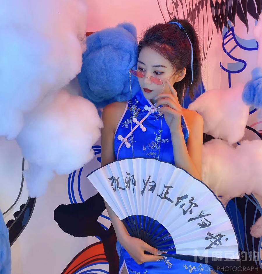情绪模特