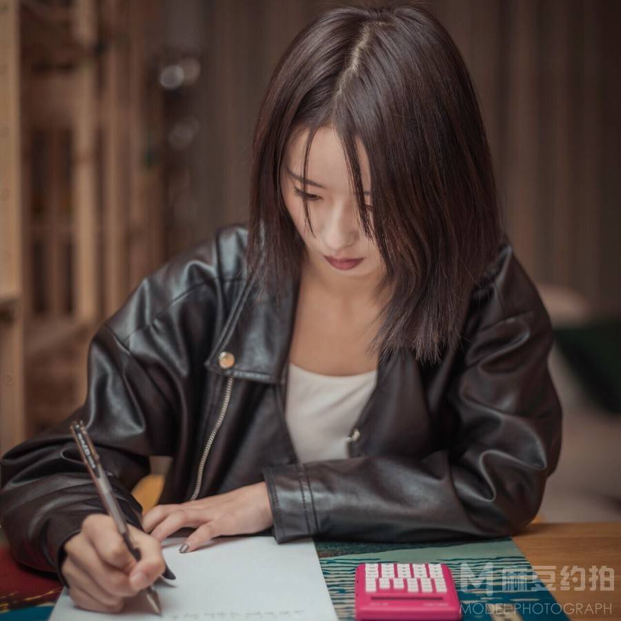 情绪模特