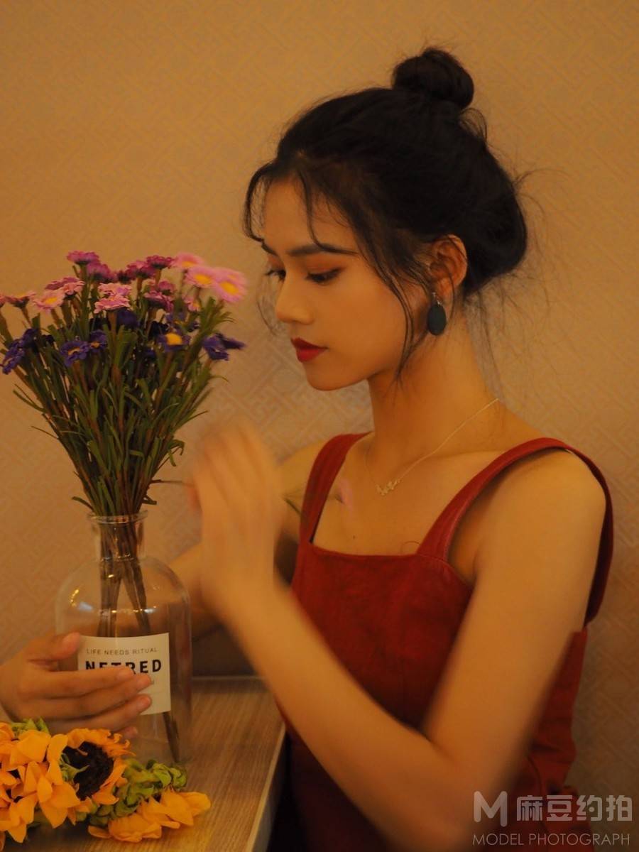 情绪模特