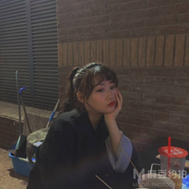 黑白模特