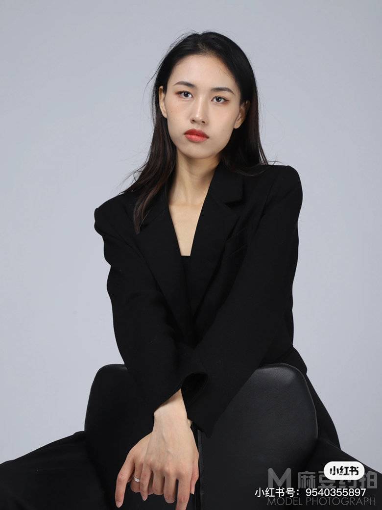 黑白模特