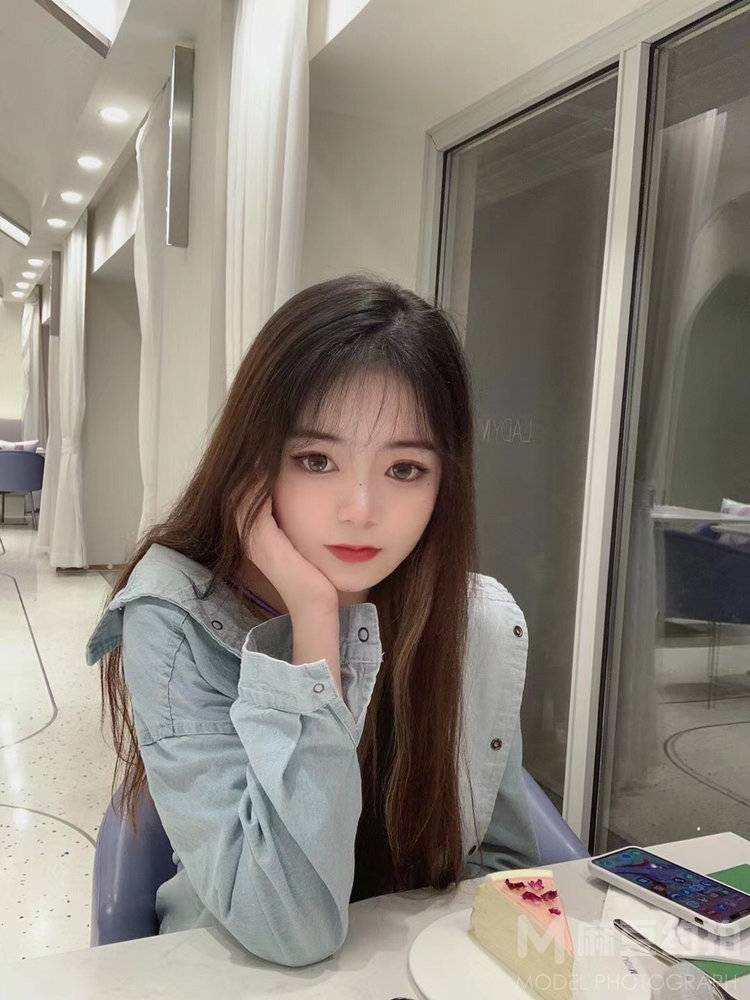 黑白模特