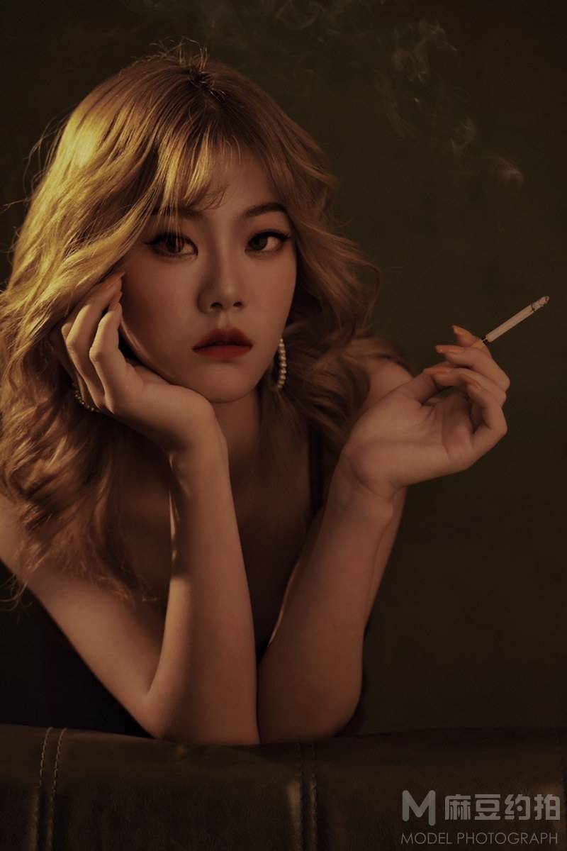 情绪模特