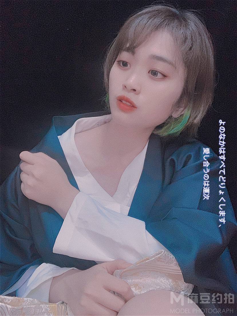 情绪模特