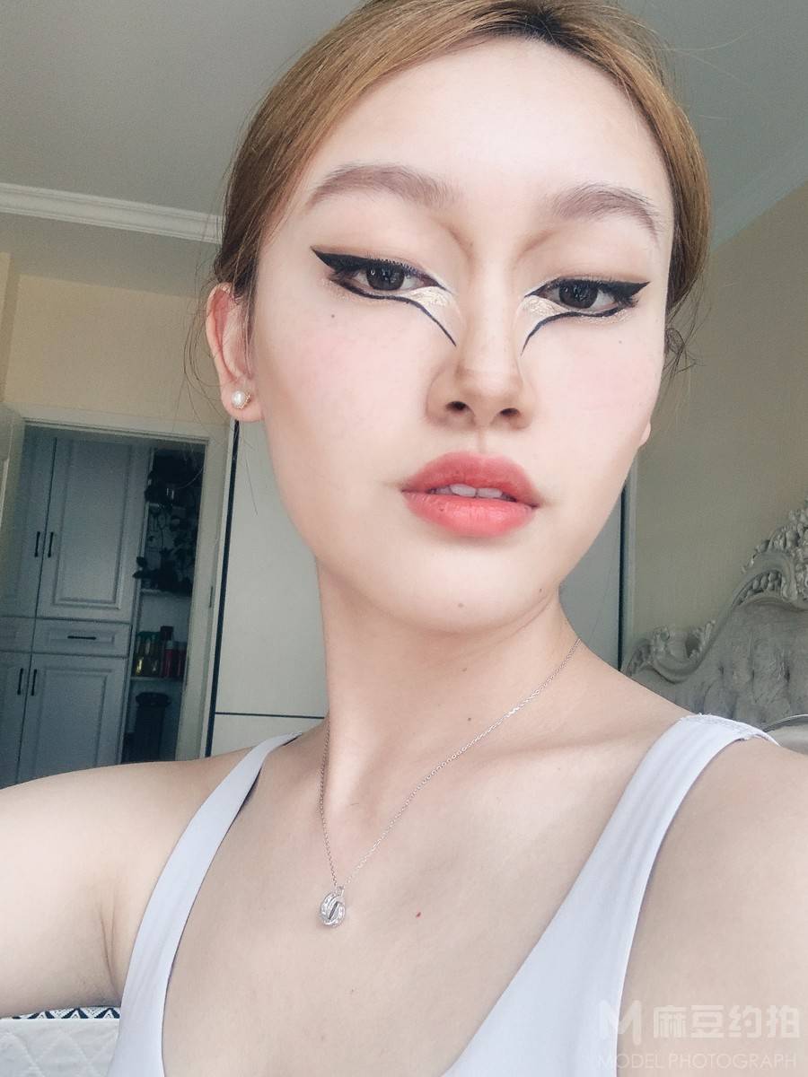 妆容模特