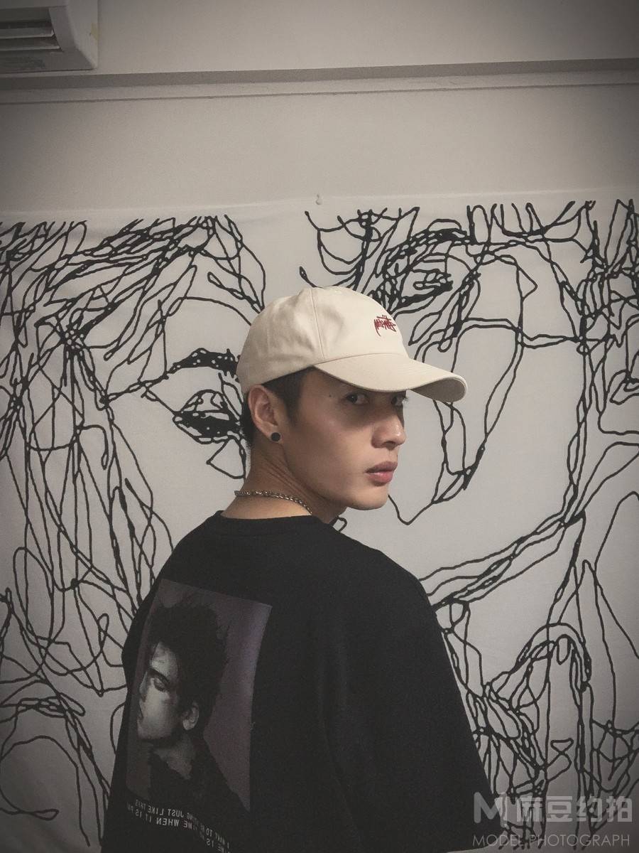 情绪模特