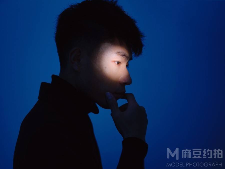 黑白模特