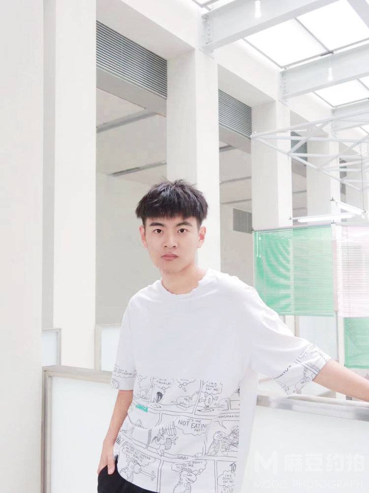 黑白模特