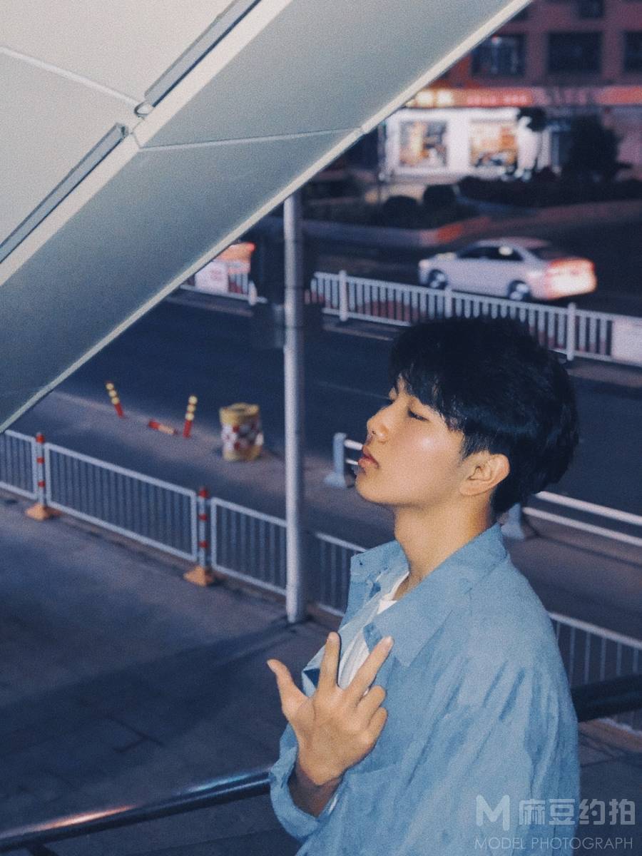 情绪模特