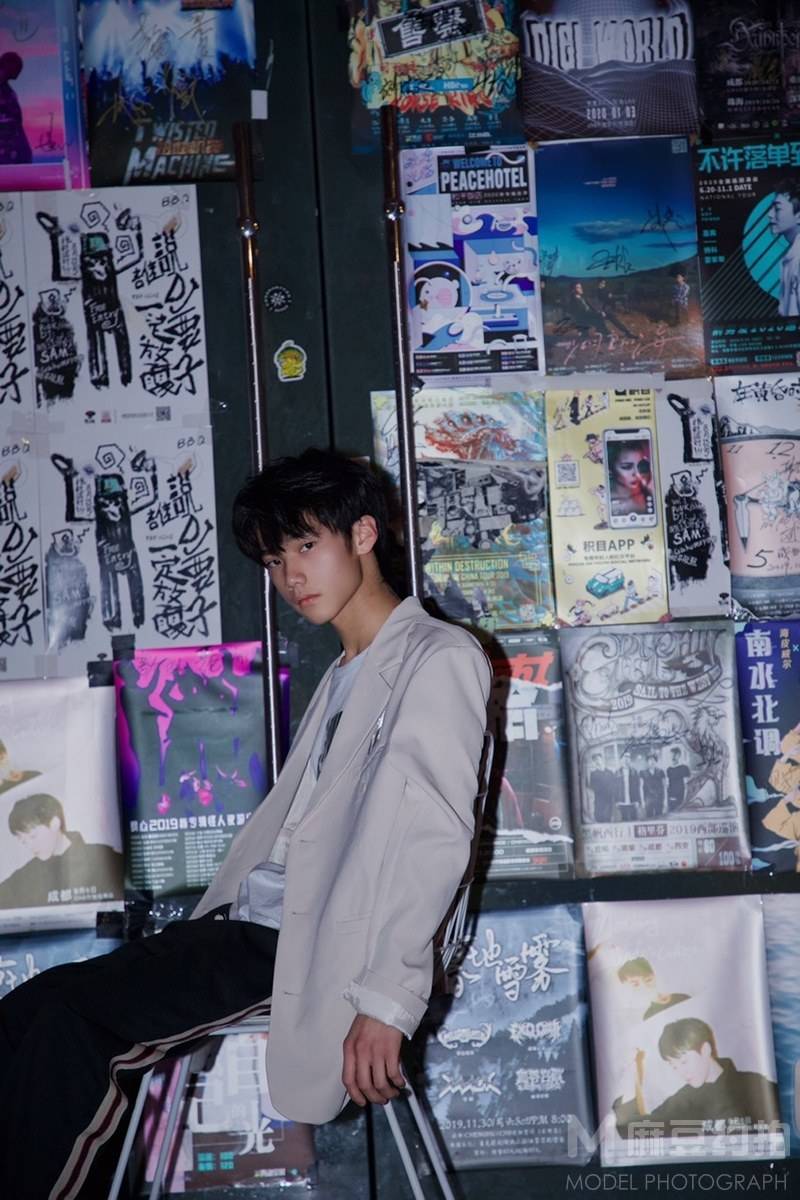 情绪模特