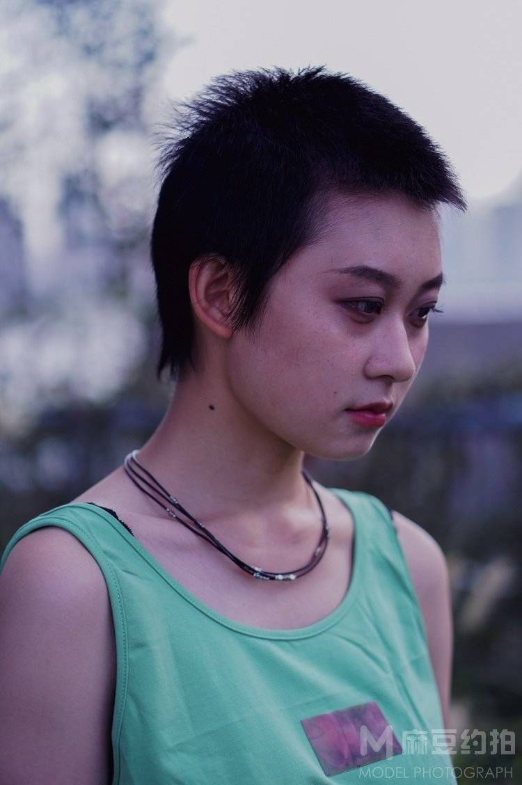 情绪模特