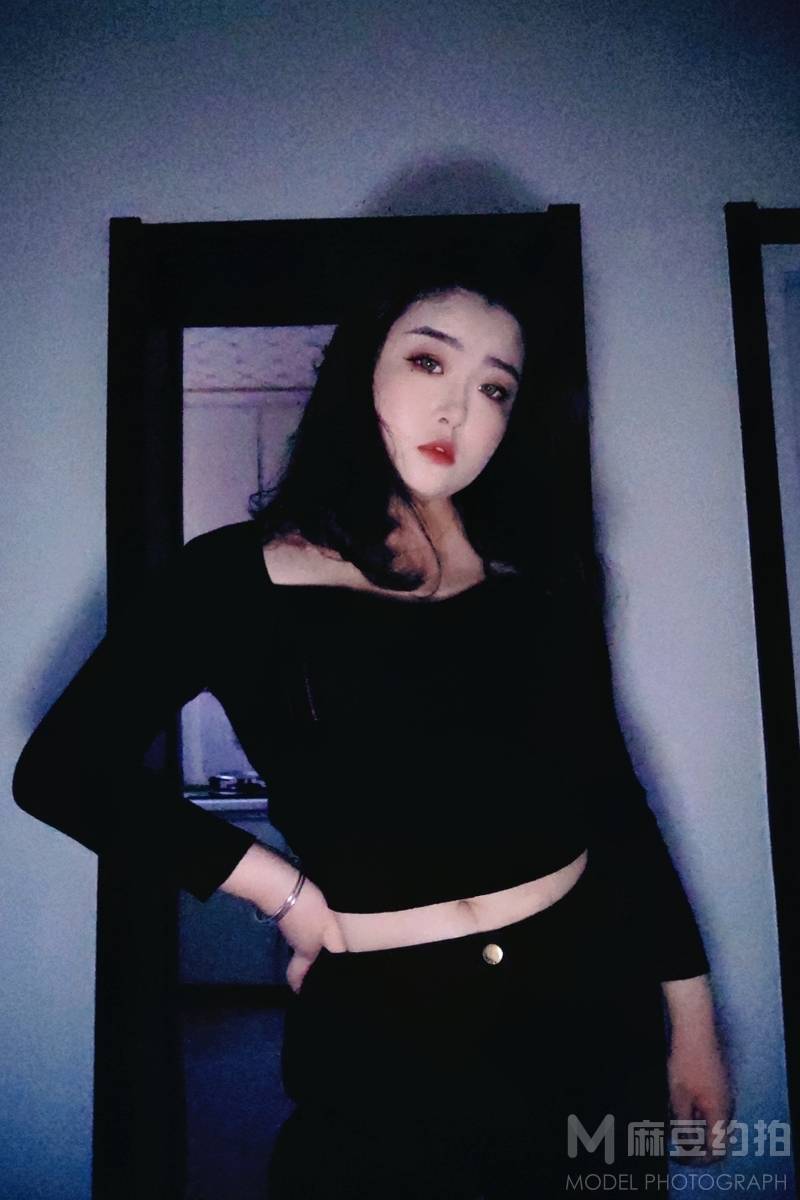 黑白模特