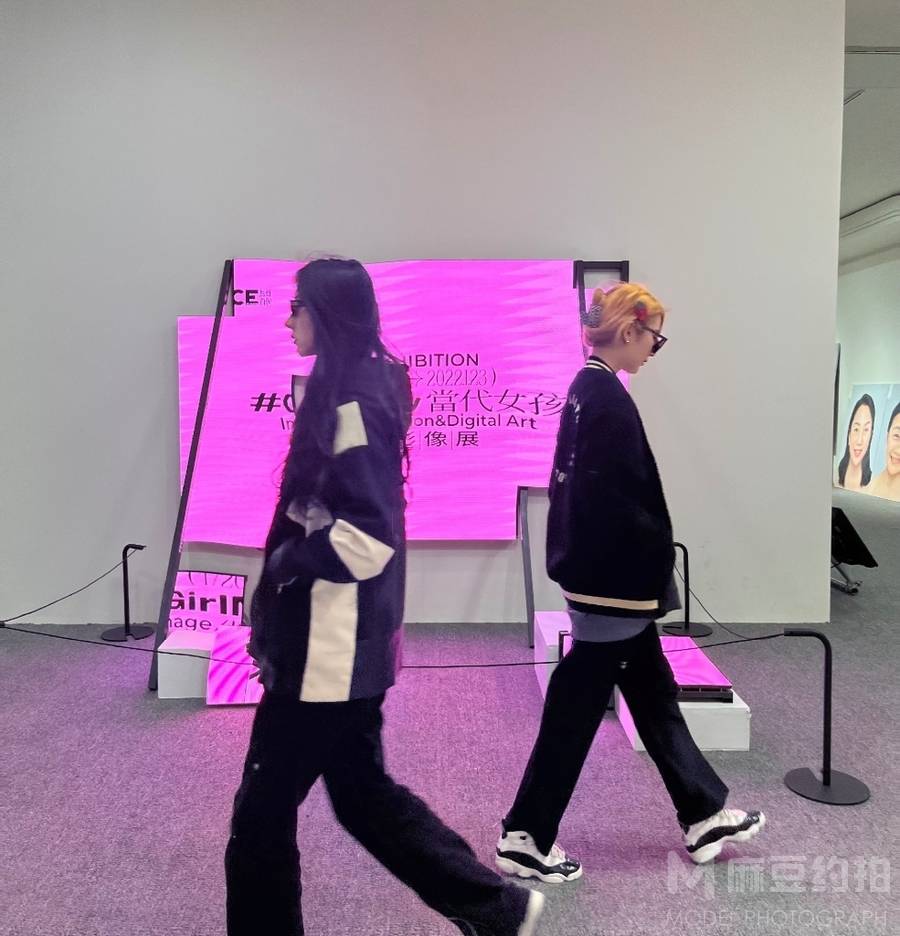 黑白模特