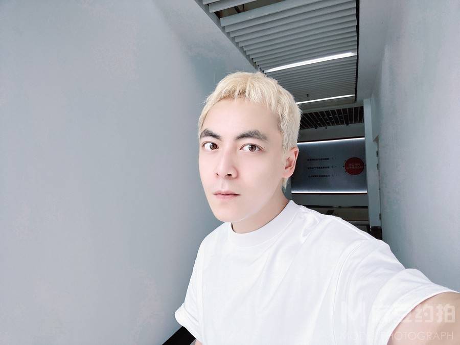 黑白模特