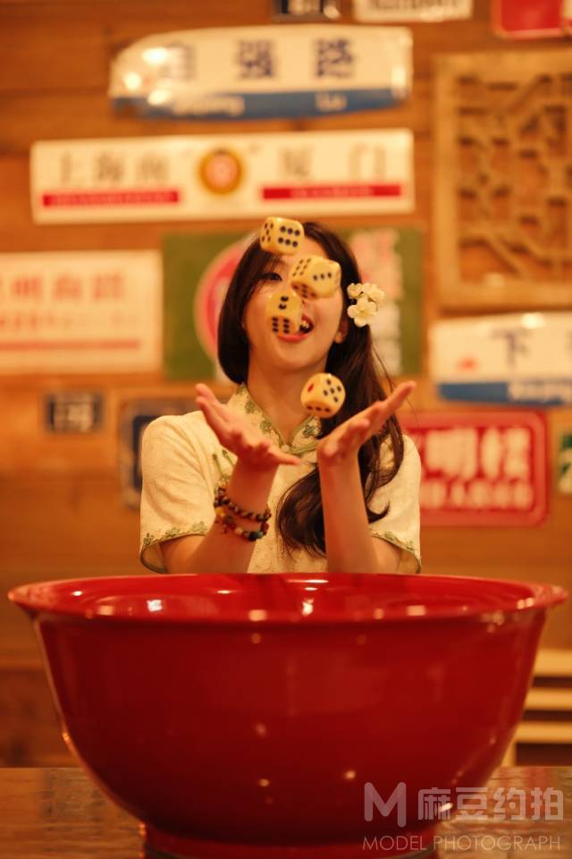 情绪模特