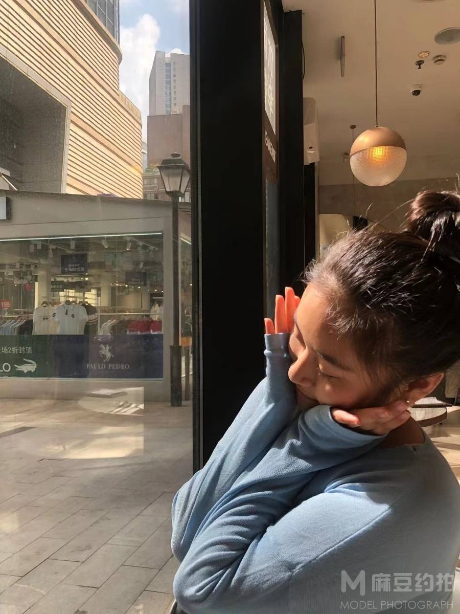 情绪模特