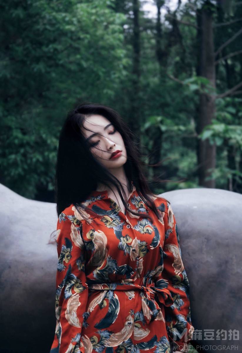 情绪模特