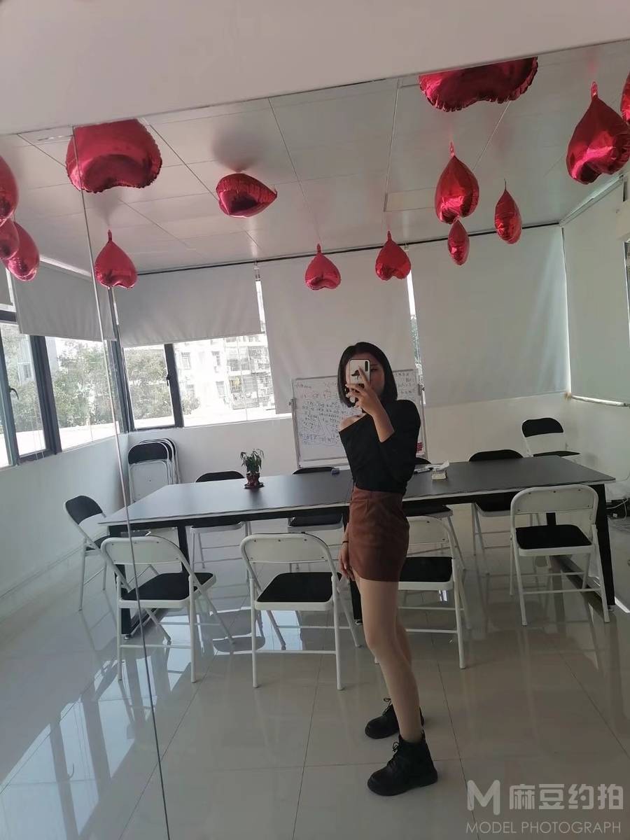 黑白模特