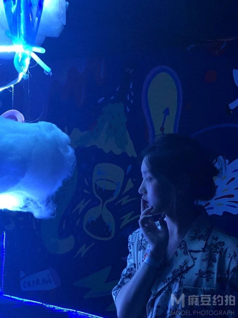 情绪模特