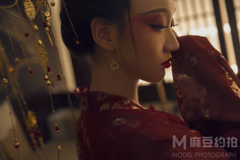 情绪模特