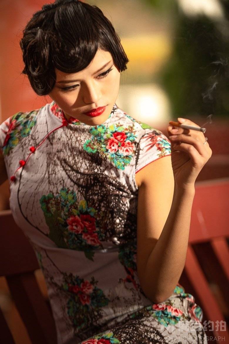 情绪模特