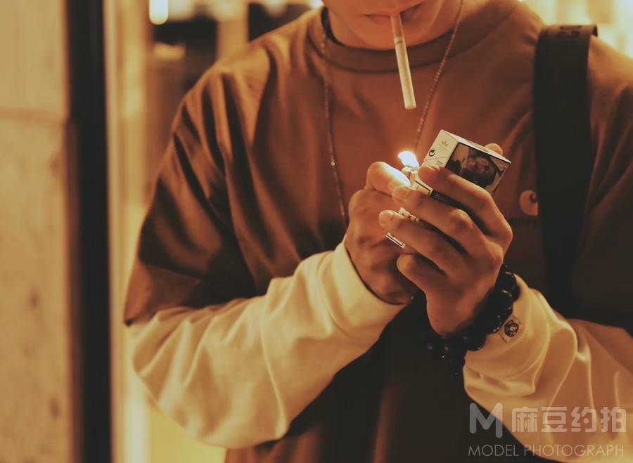 情绪模特