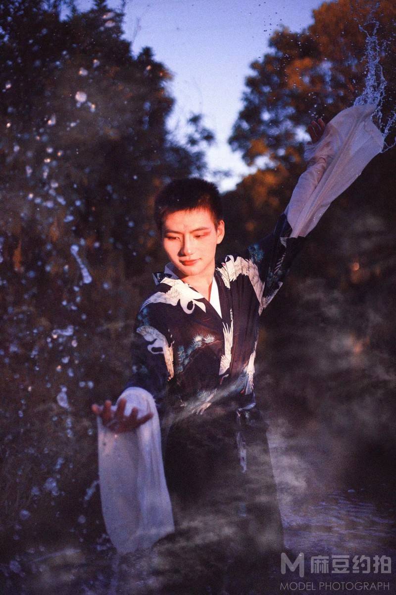 情绪模特