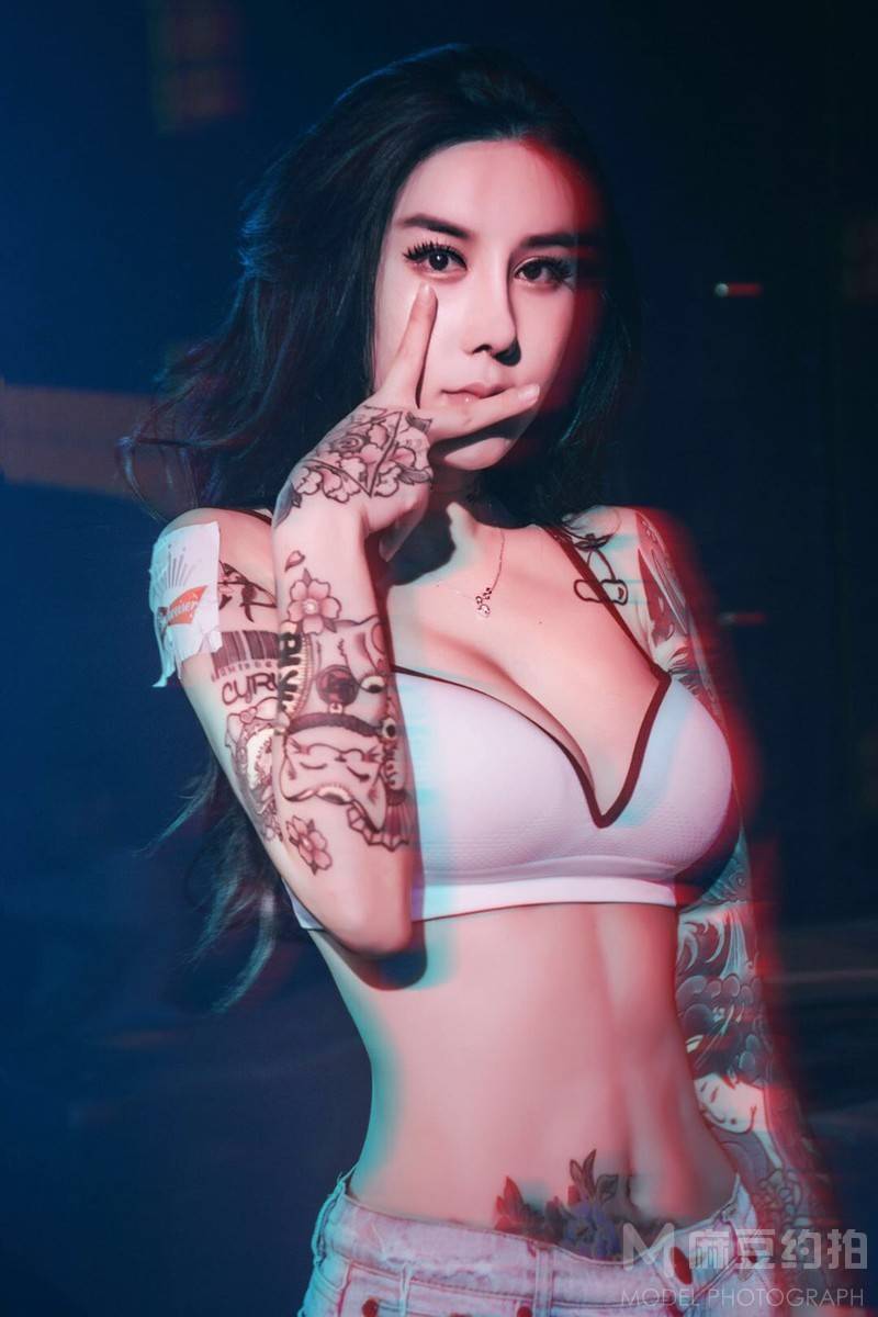 情绪模特