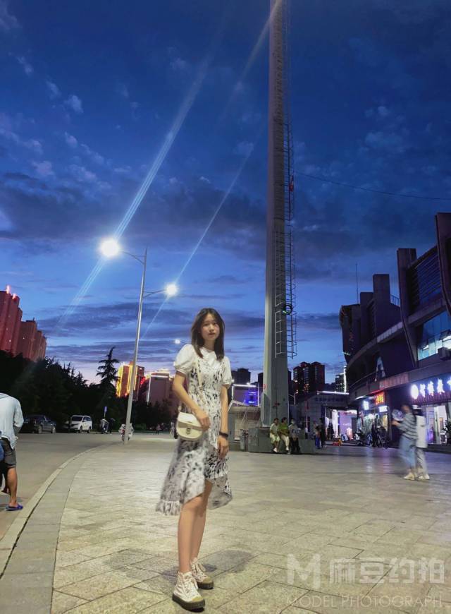 校园模特