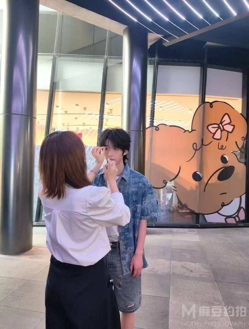 妆容模特