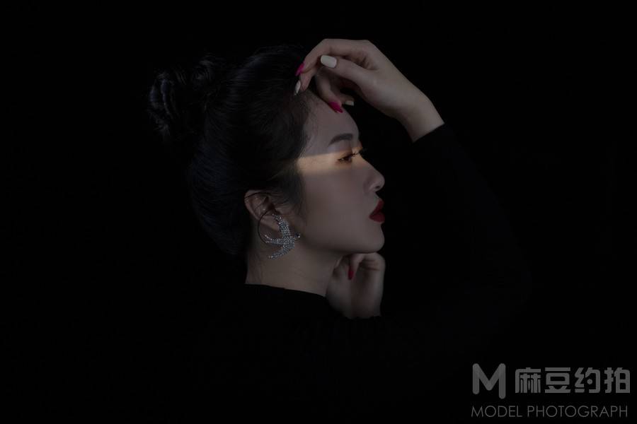 情绪模特